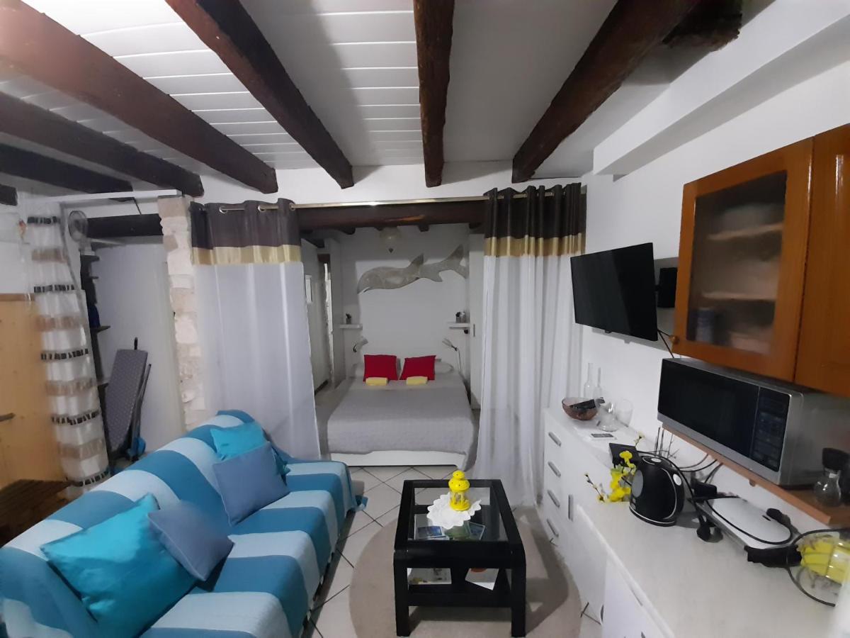 Apartment The Old House เวอร์ซาร์ ภายนอก รูปภาพ