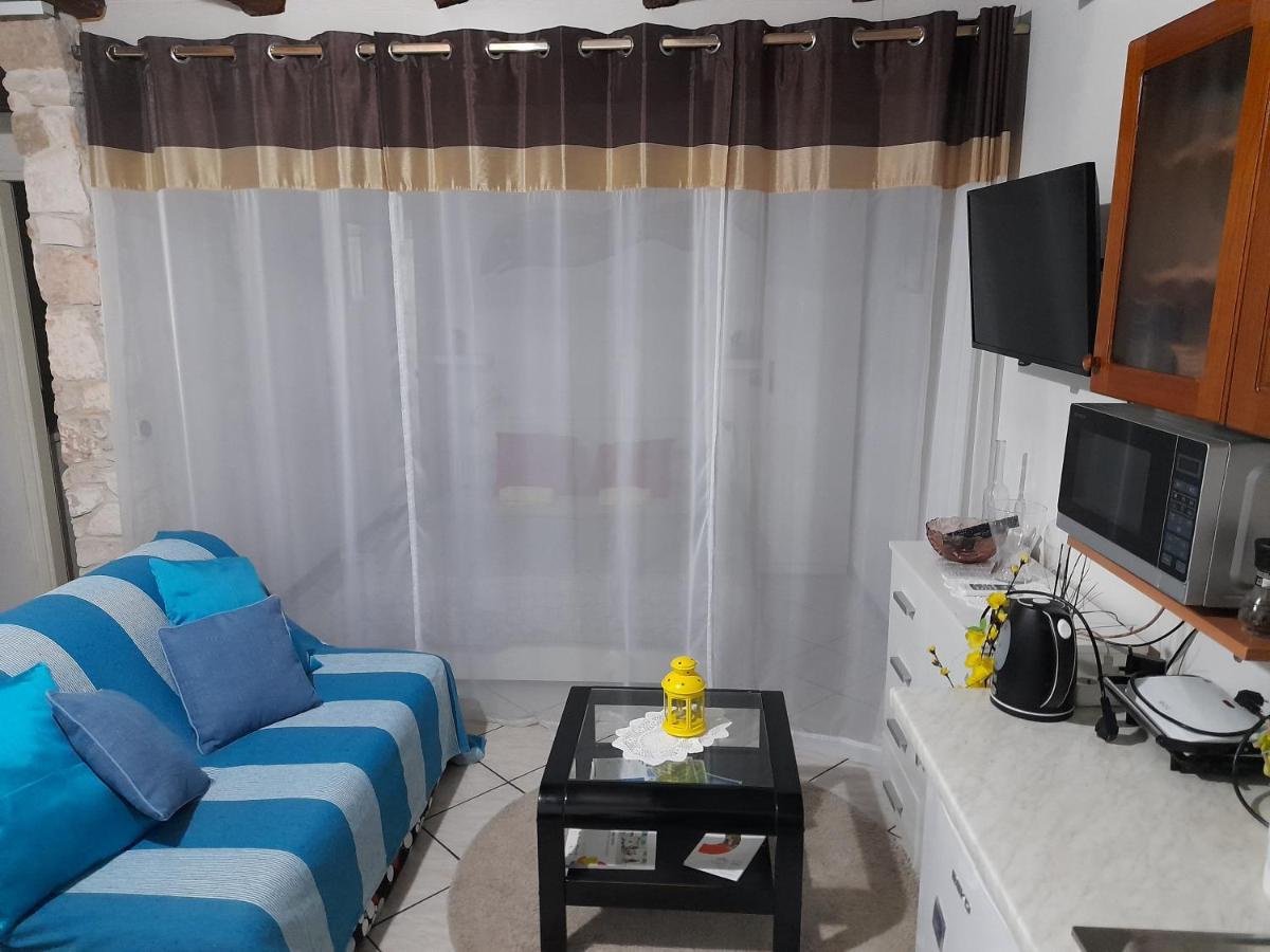 Apartment The Old House เวอร์ซาร์ ภายนอก รูปภาพ