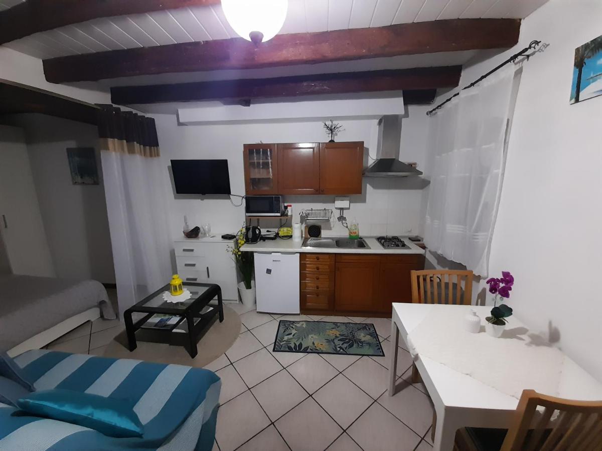 Apartment The Old House เวอร์ซาร์ ภายนอก รูปภาพ